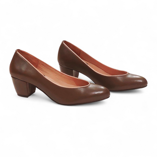 Ladies leather court shoe LS82