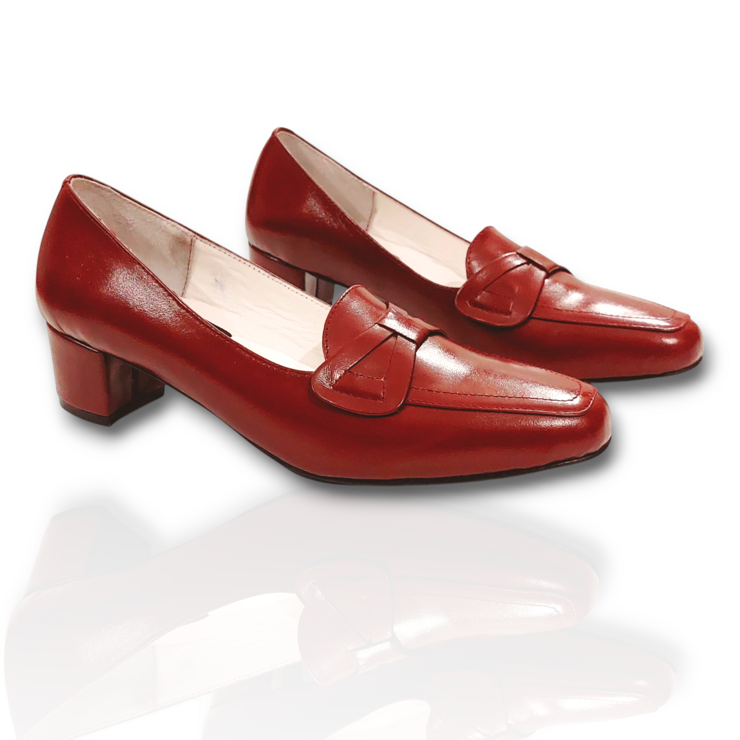 Ladies leather court shoe LS06