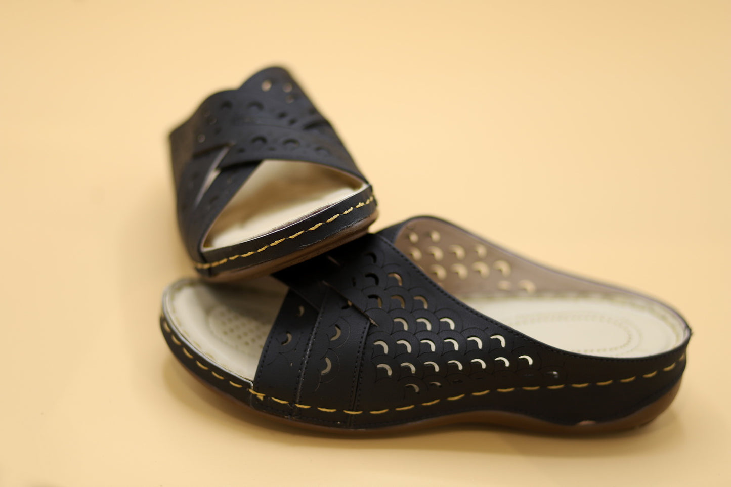 Rexine Chappal Design RZ804